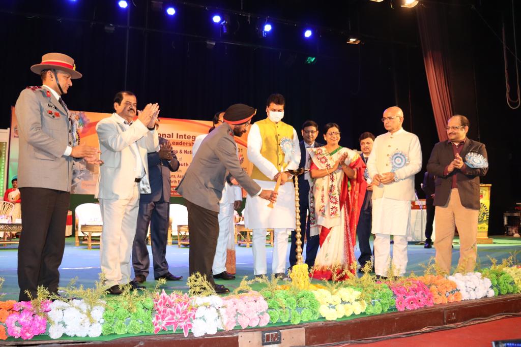 official_dgar's tweet photo. 24TH NATIONAL INTEGRATION &amp; YOUTH LEADERSHIP PROGRAMME INAUGURATED BY CM OF TRIPURA, &amp; IGAR (E) AT AGARTALA
#AssamRifles is organising a 10 day National Integration &amp; Youth leadership camp in association with the Central Calcutta Science &amp; Culture Organisation at Agartala,24 Dec. https://t.co/esk1Xnr2hv