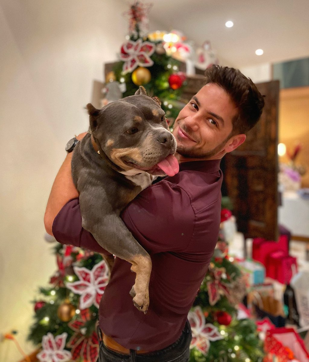 Agradezcamos y brindemos por los que están con nosotros hoy, por los que están lejos y extrañamos… y sobretodo por los que jamás olvidaremos; Feliz Navidad para todos!!! 🎄🤍✨🍾