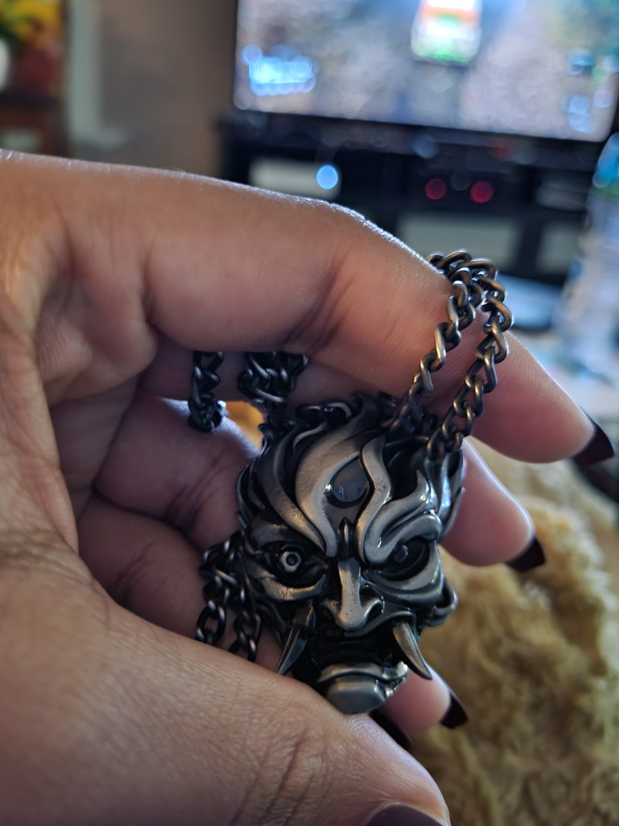 SimGirlPolitics's tweet photo. My Christmas gift ๐ samurai necklace #Cyberpunk2077 #samuraiband #johnnysilverhand https://t.co/HFyTRNHWVp