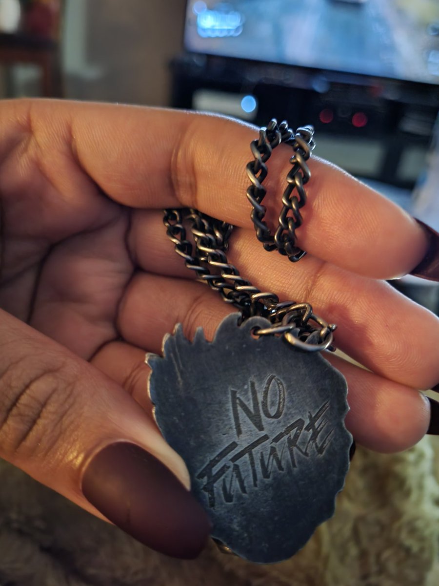 SimGirlPolitics's tweet photo. My Christmas gift ๐ samurai necklace #Cyberpunk2077 #samuraiband #johnnysilverhand https://t.co/HFyTRNHWVp