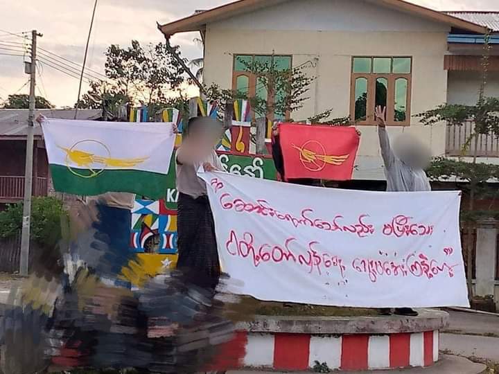 Nora_Khon's tweet photo. #Myitkyina based students' unions led an anti-military movement this morning by hanging a banner "The revolution is not over. So don't get cold-blooded".

#PropagandaOfWorld 
#Dec25Coup  
#WhatsHappeningInMyanmar https://t.co/h64XbB3kHR
