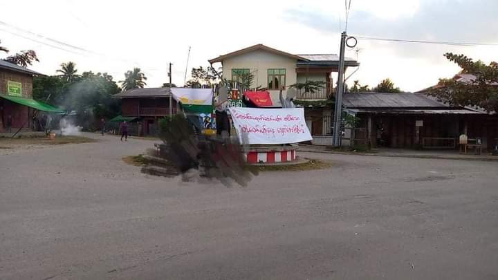 #Myitkyina based students' unions led an anti-military movement this morning by hanging a banner "The revolution is not over. So don't get cold-blooded".

#PropagandaOfWorld 
#Dec25Coup  
#WhatsHappeningInMyanmar