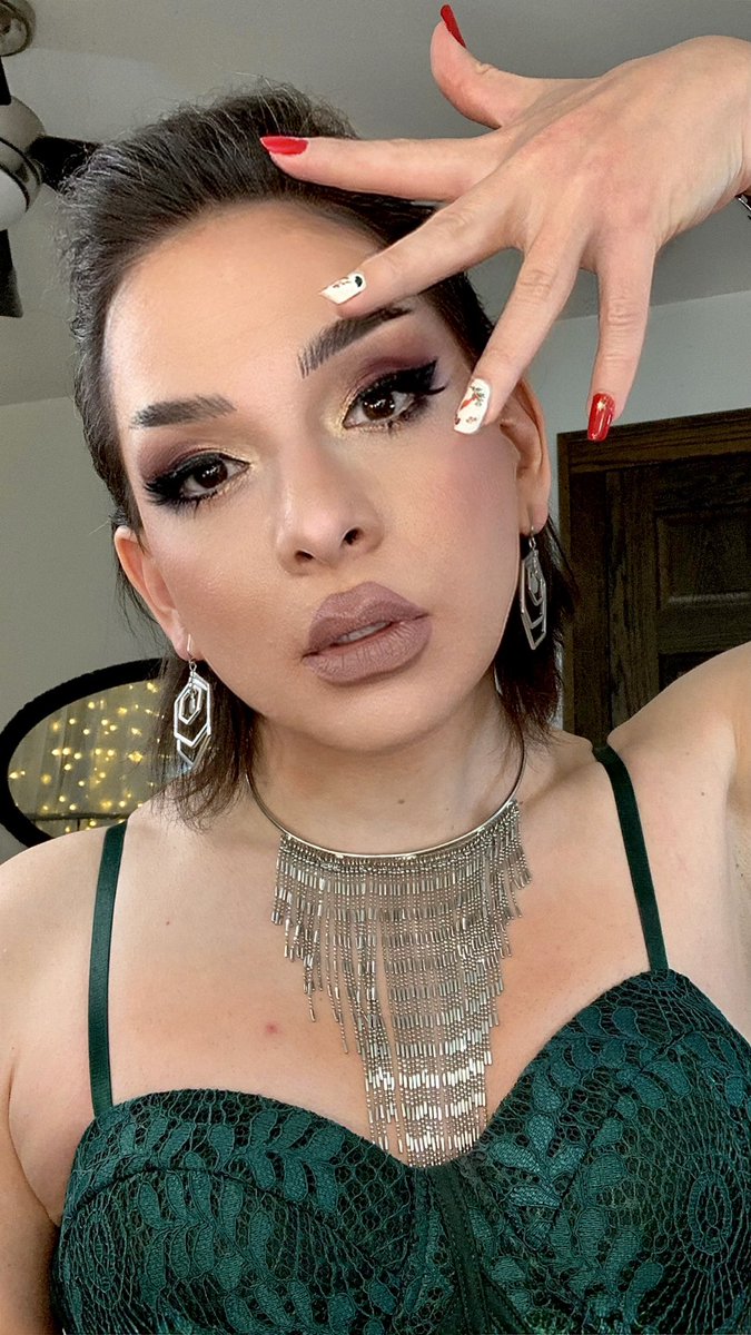 Who asked Santa for Bijou under their tree?🎄🐰🎁💋✨
Follow, RT &amp;❤️!
Dress: <a href="/shopAKIRA/">AKIRA</a> 
#updo #makeup #christmas #christmaseve #nailart #dreamgirl #beautiful #cute #cutegirl #adorable #Pride #lgbtq #lgbtqia #lgbtpride #trans #transgirl #transgender #transisbeautiful #lesbian