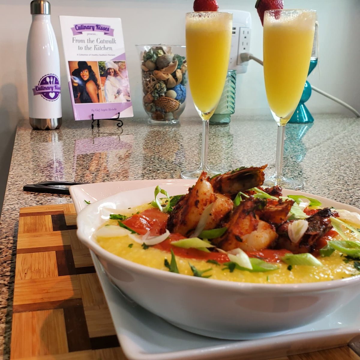 CulinaryKisses's tweet photo. Christmas Brunch on @TasteOnTV1 tonight at 7:30pm ET/PT #tasteontv #culinarykisses #chefangelamichelle #brunch #shrimpandgrits #friedgreentomatoes #Christmas #christmasmorning #breakfast https://t.co/YmpoBTNN5N