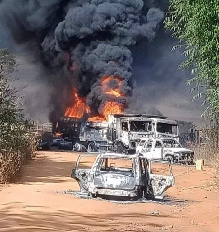 SaveMM99's tweet photo. 4 BGF members who were negotiating with the JUNTA TERRORISTS to release 10Abductees were reportedly tied up and shot in the head.Due to deliberately firings artillery shells by Junta Terrorists,a local from Pharuso had been injured with artillery shells and all Locals fled.(3/3) https://t.co/V57zF52stc