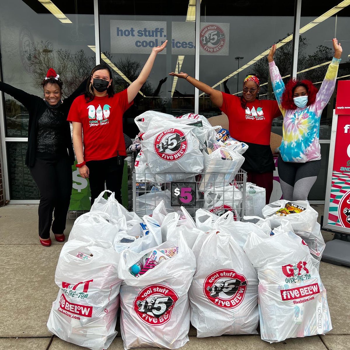 4oakcliff's tweet photo. Take a look at what Santa’s little helpers were up to last week Tuesday!

We had so much fun teaming up with Elisha M. Pease Elementary School’s Principal Ms. Zachary and going on a $2,500 shopping spree to provide their students with gifts for Christmas! https://t.co/v9x488mvKb