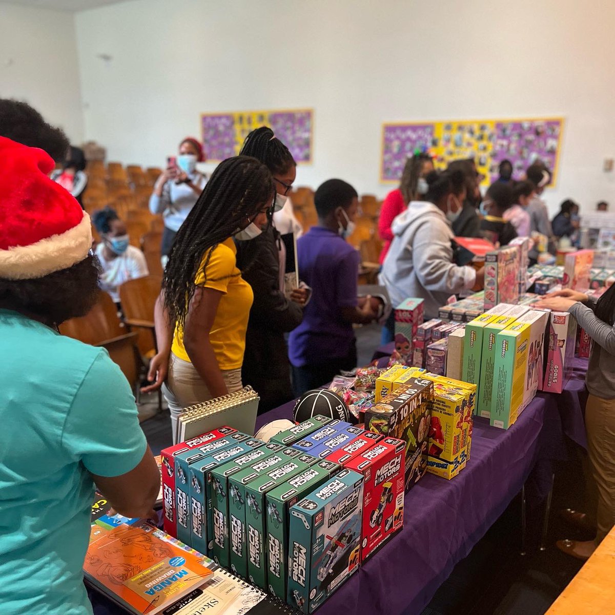 4oakcliff's tweet photo. Take a look at what Santa’s little helpers were up to last week Tuesday!

We had so much fun teaming up with Elisha M. Pease Elementary School’s Principal Ms. Zachary and going on a $2,500 shopping spree to provide their students with gifts for Christmas! https://t.co/v9x488mvKb