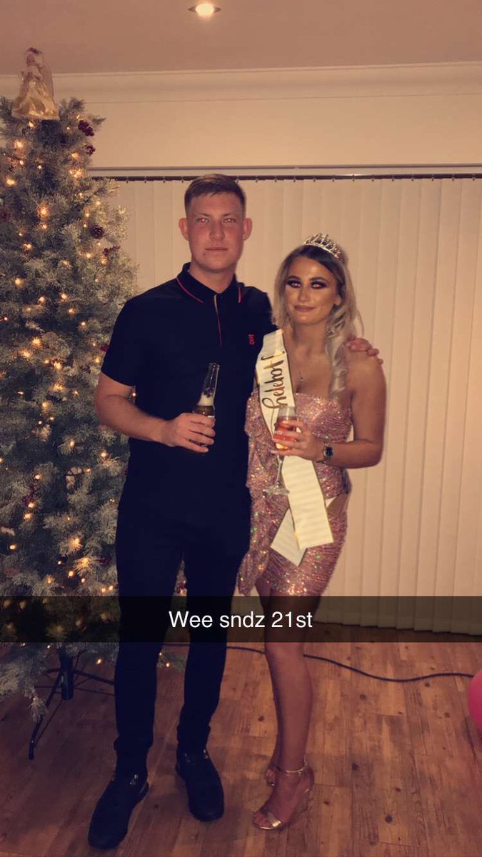 JadeeSneddon's tweet photo. Happy birthday @dylanlowe98 hope its been a good one 🤪 see u at some point 🍻🕺🏽xx https://t.co/fnAmVa0Hr1