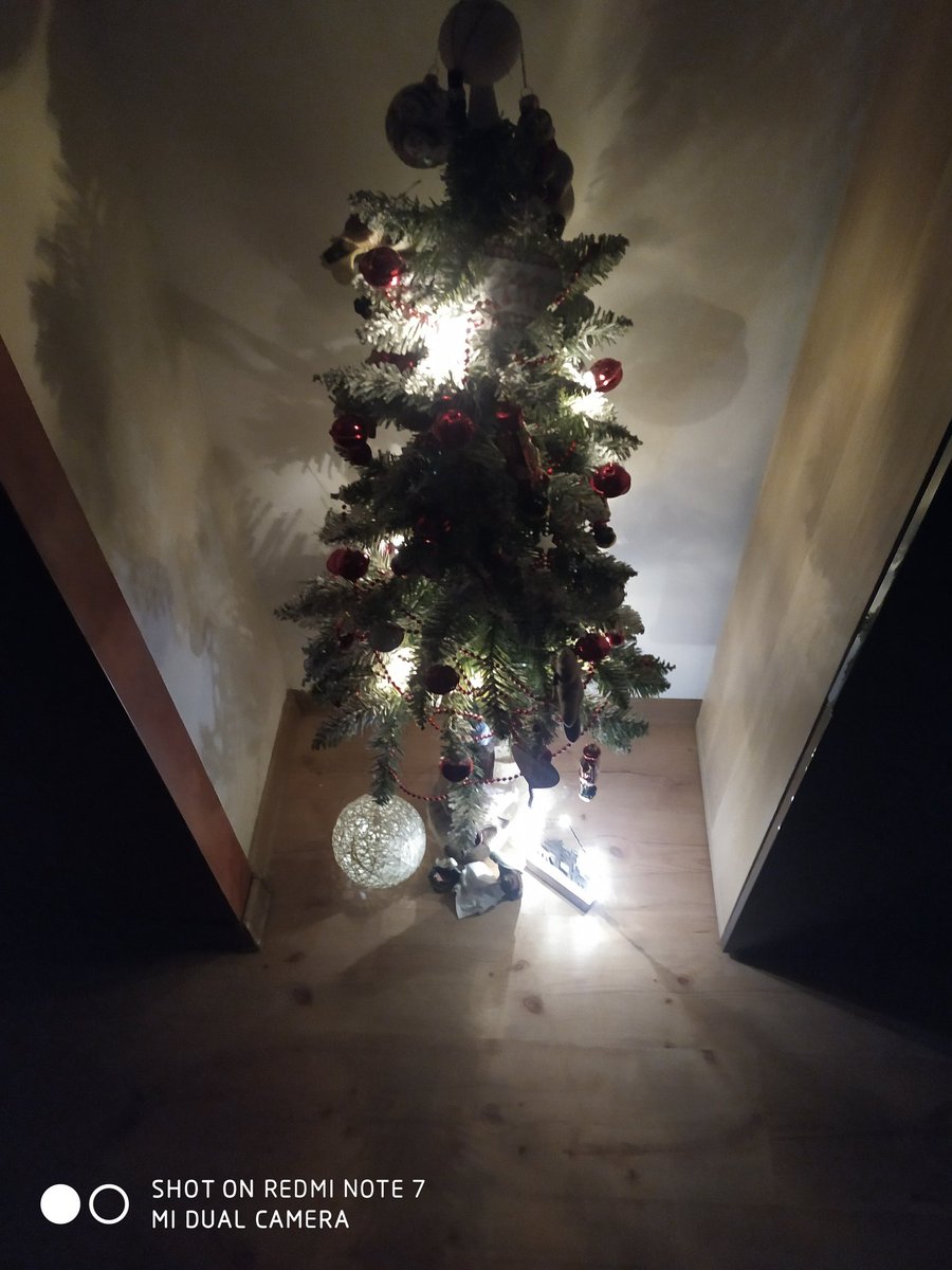 KuczIgor's tweet photo. Życzę wszystkim wesołych świąt i dużo zdrowia #świeta2021 #szopka https://t.co/279BIvrCzs