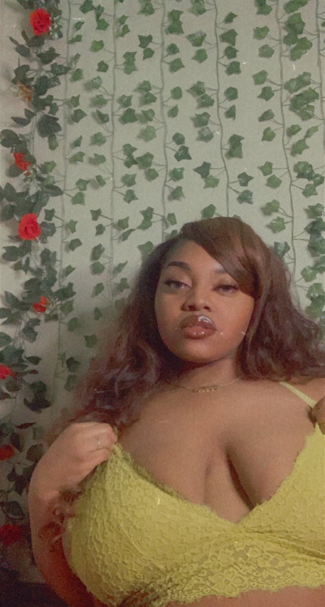 _theekarinbabe's tweet photo. Want me to pull my shirt up? DM for the rest of the video (14 minutes) #buyingcontent #cashapp #facetimesession #facetimeshow #SellingContent #onlyfans #bbw #sw https://t.co/iMyHZqSrqr
