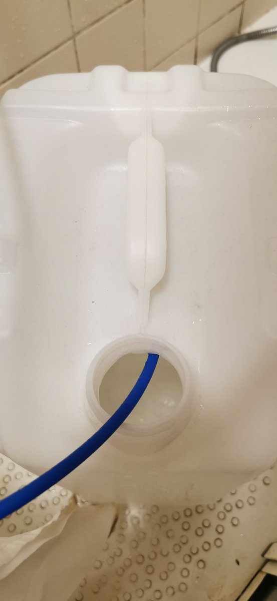 stutaylortweets's tweet image. Oof. When you clean your fish tank sump out on xmas eve and only after draining and chucking the water do you realise you don't have enough saltwater to top back up. Time to fire up the ro filter, yes at this time! #reeferlife #reeftank