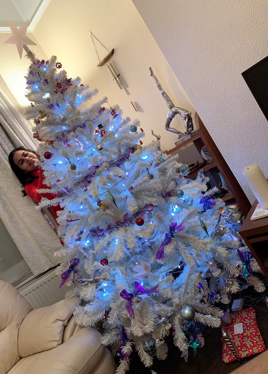 sspuhan's tweet photo. The lights, ornaments, and aroma in the air… Wishing you all love, happiness and peace.
Merry Christmas! 🎄🎅🏻

#ChristmasEve #festivevibes #WhiteChristmasTree https://t.co/2i01sRxTkt