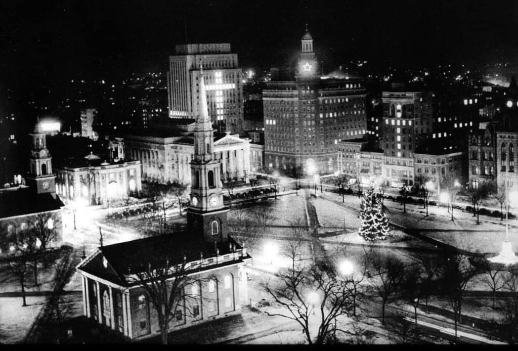 DFANewHaven's tweet photo. Christmas eve on the New Haven Green, December 24, 1938 🎄✝️ https://t.co/5Fcs6LkBmG