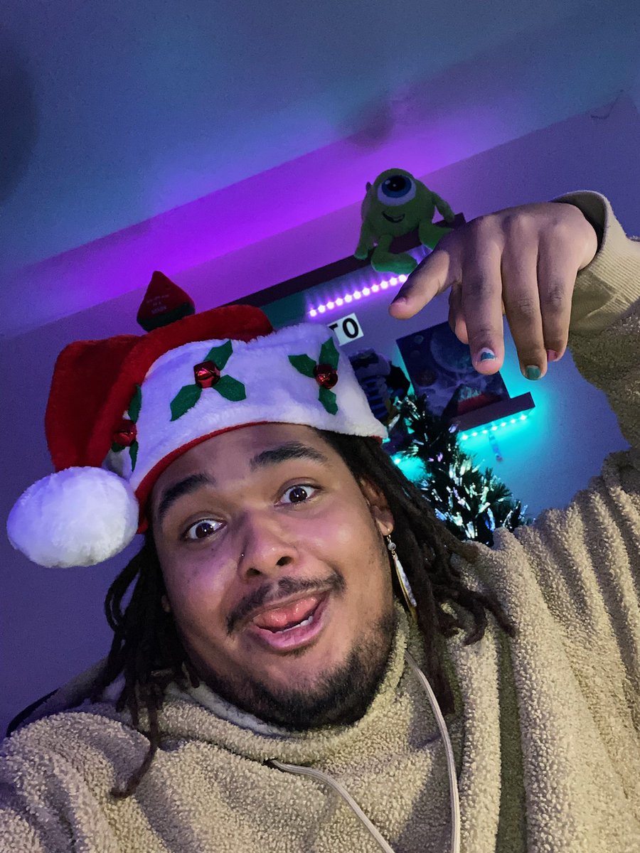 joshjaiky's tweet photo. Merry Christmas Eve? NAH MERRY KWANZAA EVE'S EVE https://t.co/1P8AaSYXBi