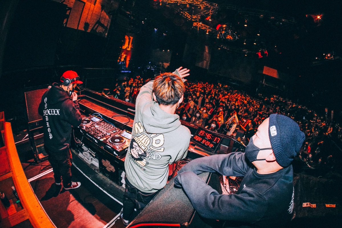 TAKA5437's tweet photo. これがTHREE ARROWSダァーッ!!!皆さん、ありがとうございました!!!
photo by @junpeihiyoshi
#NOiD #NOiDFES #NOiDっしょ #THREEARROWS #スリアロ https://t.co/ITKu178X72