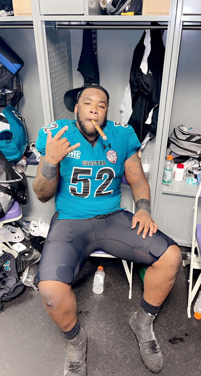 cjb52_'s tweet photo. Dear Coastal

Don’t know where to start and don’t know where to end. Just know I thank you for the ups and down, the endless friendships, memories and everything Coastal has brought me. This has been my home for the last 5 and half years and I can’t thank you enough.

5️⃣2️⃣ Out✌🏾 https://t.co/6KPo3LcQt5