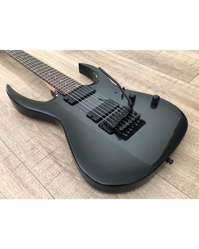 Viper Guitars
Michael J Felder Signature Model
War Machine(grey)