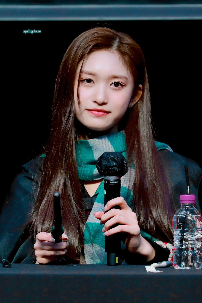 leeseo pics tweet media