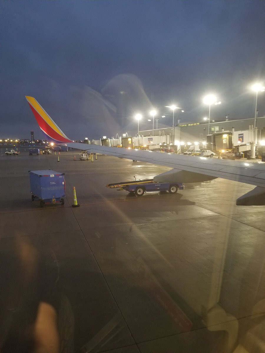 tmsherpa's tweet photo. Another hat tip to @SouthwestAir! Today our flight just arrived a half-hour early. #happycustomer  #moretimeforfamily https://t.co/1Guz8g0bvT