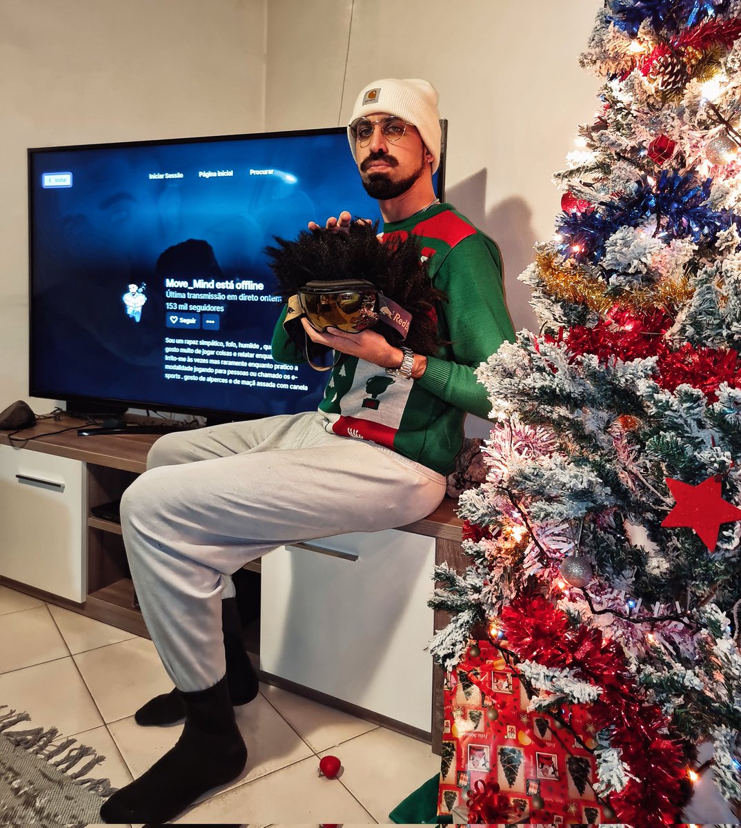 M0veMind's tweet photo. Sempre que meto uma foto esta merda nunca bate. Feliz natal my family 
❤❤❤❤❤ 👊👊 https://t.co/Tevvmluhnp
