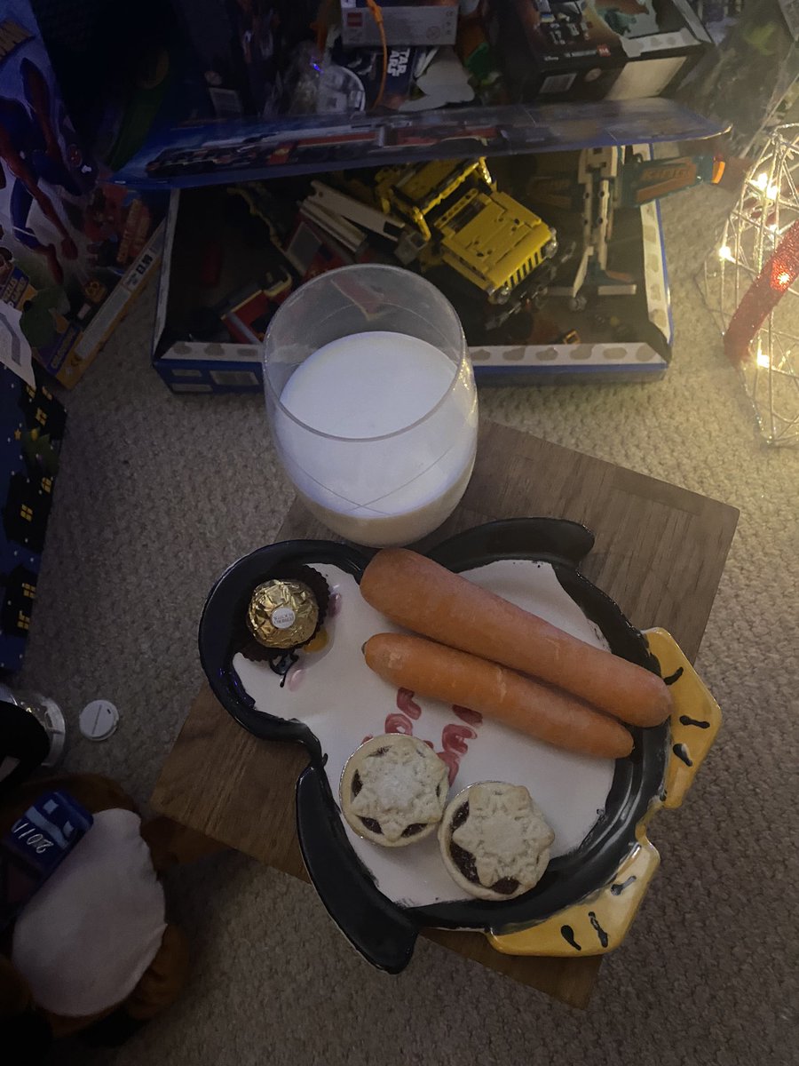 Thanks to <a href="/Tesco/">Tesco</a>. Kids were delighted to pick up a carrot from the reindeer box. #christmas #Carrot #rudolphtherednosedreindeer