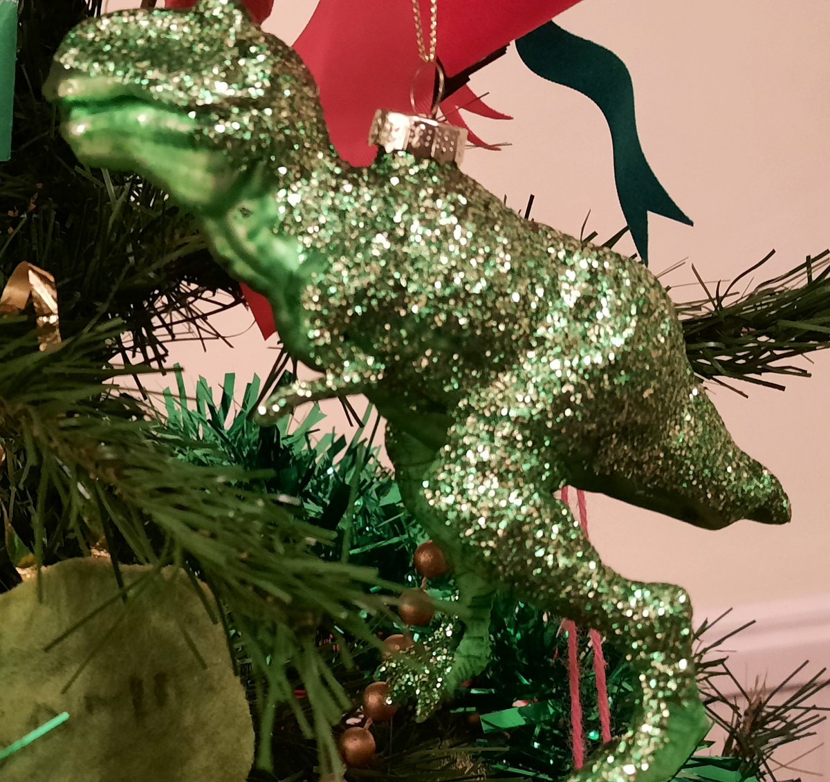 KingSamir94's tweet photo. Dinosaurs on the tree 🎄 https://t.co/aodhUlp3Lf