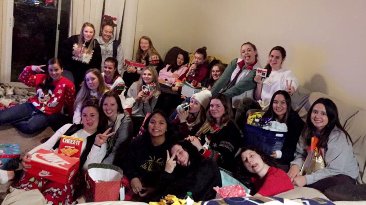 Happy Holidays from our goofy little family ❤️🏀🙂 #hawksareup