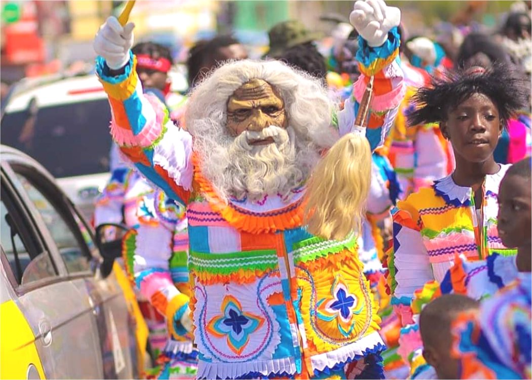 Landtours's tweet photo. Christmas comes alive in the twin-cities of Sekondi-Takoradi in the Western region of Ghana with the colourful carnival of masquerades. Enjoy your Christmas wherever you are with family, friends and loved ones. #MerryChristmas https://t.co/AN8j2HVOCO
