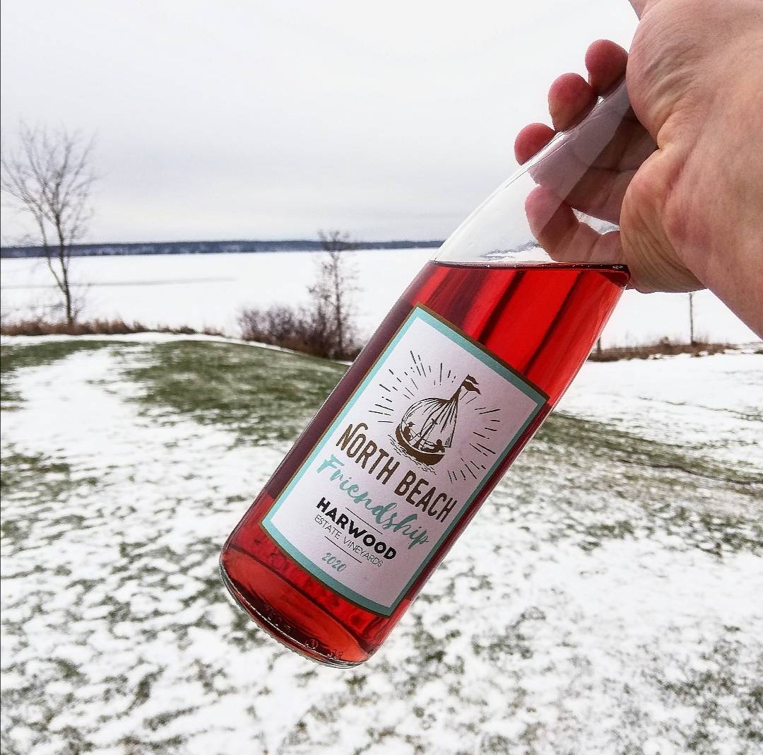 CanoesTo's tweet photo. Day 358 of 365 days of Canadian wine!
~
Tonight we've opened Harwood North Beach Friendships
~
This Frontenac Gris offers notes of fresh strawberries, raspberries, red currant and cranberry, complimented by hints of cherry and mouth-watering acidity 
~
Have you tried it?
~
#rose https://t.co/PsIzu7vihA