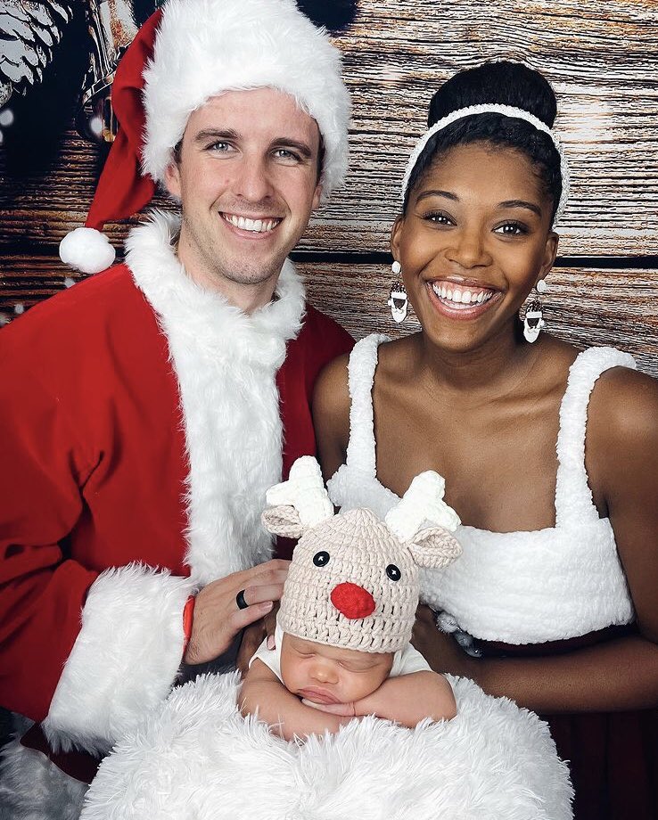 swirl_bwwm's tweet photo. Soooooo cute! Merry Christmas 🎄 Happy holidays 😘 Mommy:Mariyah
Daddy: Peter  Baby: Aiden
#whitemendatingblackwomen #merrychristmas #whitemenblackwomen #interracialromance #happyholidays #whitemenwholoveblackwomen #interracialfamily #whitemenlookingforblackwomen #mixedbaby https://t.co/wDowV9OaTr