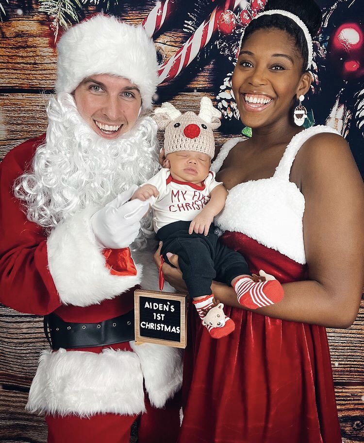 swirl_bwwm's tweet photo. Soooooo cute! Merry Christmas 🎄 Happy holidays 😘 Mommy:Mariyah
Daddy: Peter  Baby: Aiden
#whitemendatingblackwomen #merrychristmas #whitemenblackwomen #interracialromance #happyholidays #whitemenwholoveblackwomen #interracialfamily #whitemenlookingforblackwomen #mixedbaby https://t.co/wDowV9OaTr