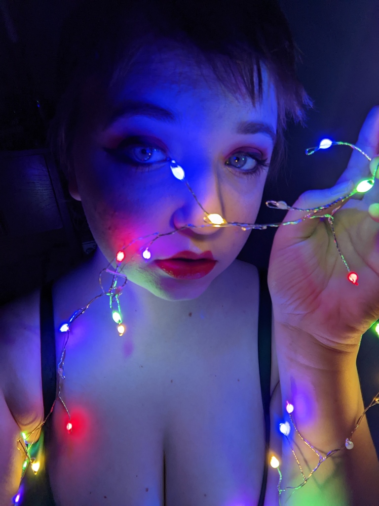 Merry Eve of Crisis! Here's a sneak peek at my Christmas set! I will be posting the rest (maybe with some videos 😏) on Christmas Day at 5pm EST so stay tuned! Link in bio! #onlyfans #christmas https://t.co/IHFFhSPbOh