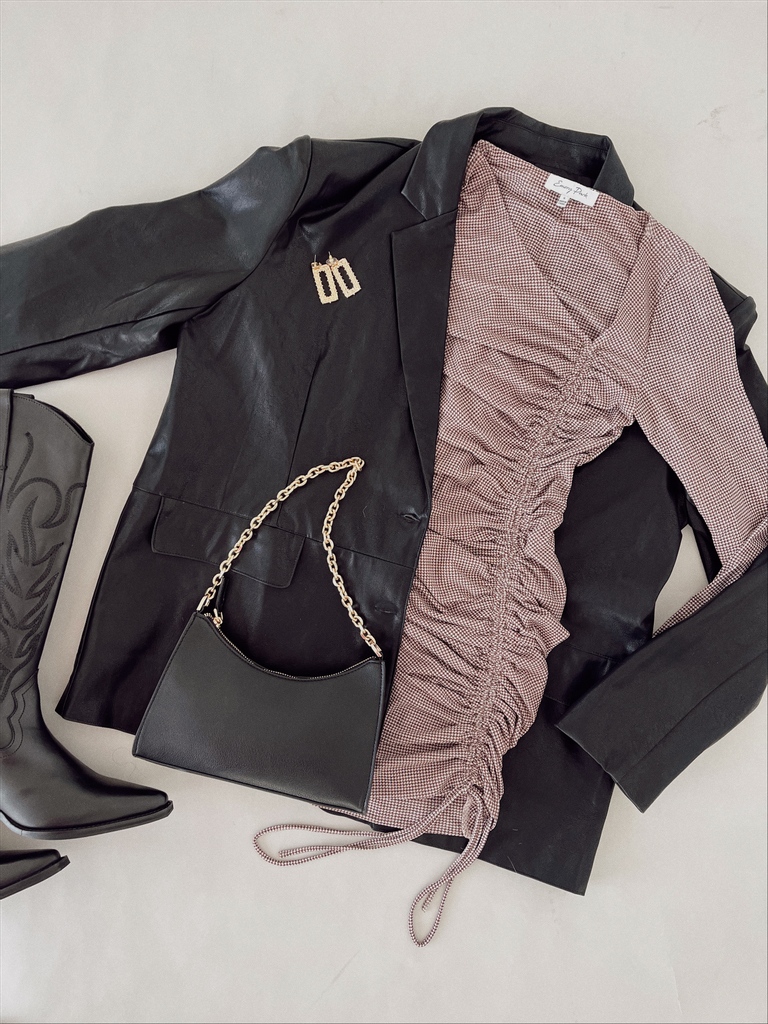 shopthreads's tweet photo. outfit inspo✨ which look would you wear: 1, 2, 3, or 4? #threadsbabe #fashion https://t.co/aXu2PanQjL