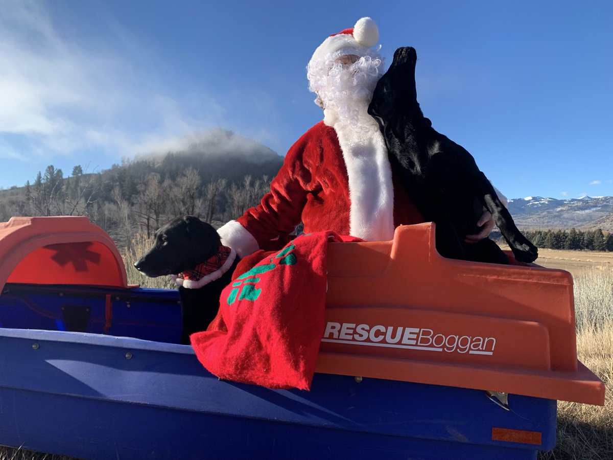 TetonCountySAR's tweet photo. On the 12th day of Christmas, Merry Christmas from Zeus, Knox and the big guy with the beard. https://t.co/r3uYa4xb0j