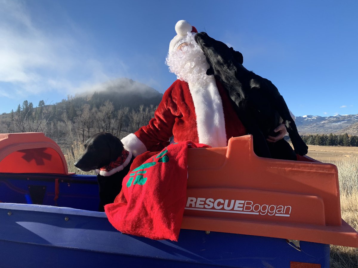 TetonCountySAR's tweet photo. On the 12th day of Christmas, Merry Christmas from Zeus, Knox and the big guy with the beard. https://t.co/r3uYa4xb0j