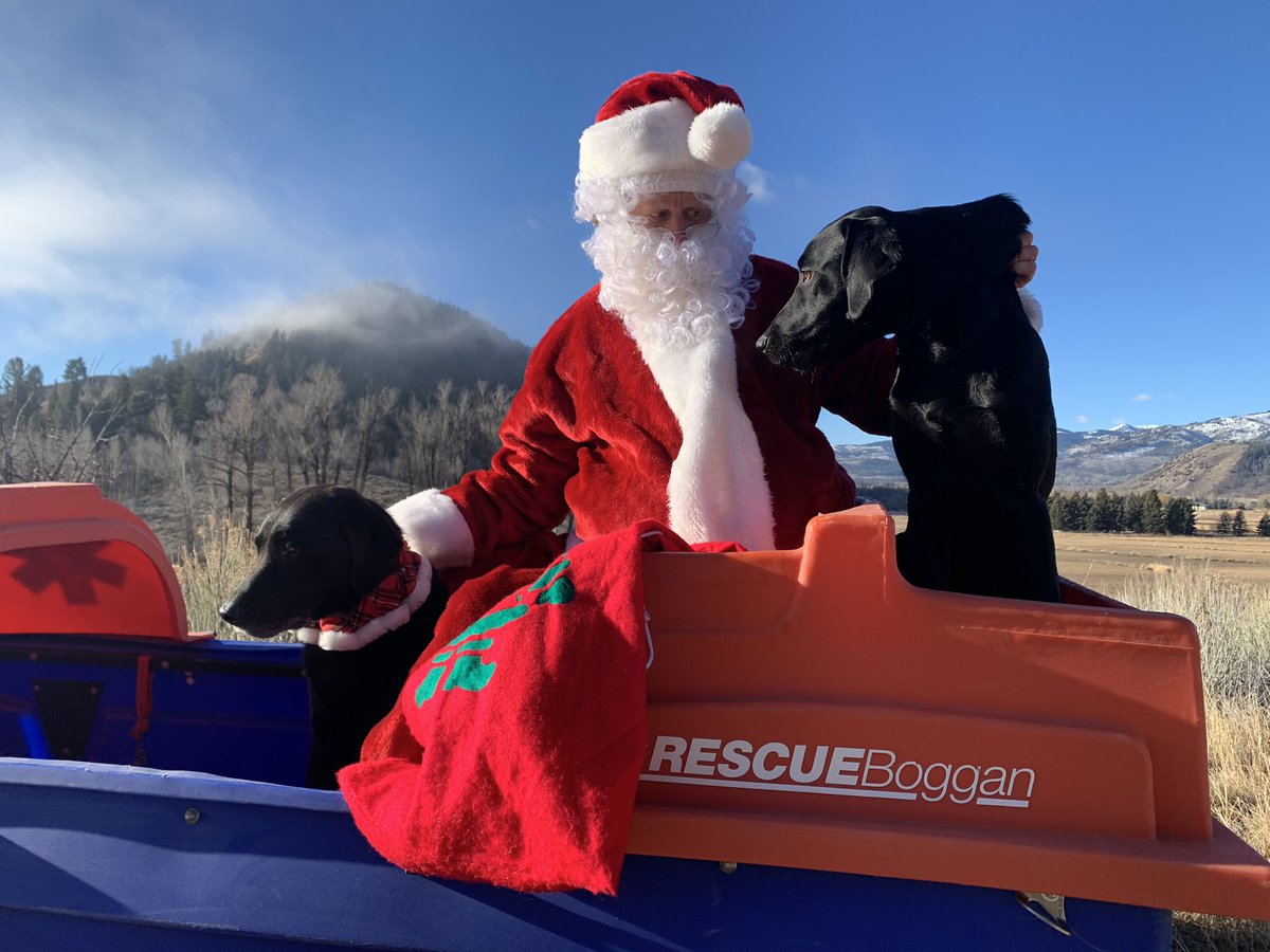 TetonCountySAR's tweet photo. On the 12th day of Christmas, Merry Christmas from Zeus, Knox and the big guy with the beard. https://t.co/r3uYa4xb0j