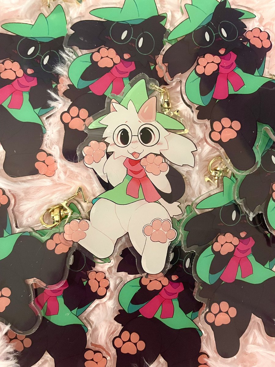 PartTimePuppy's tweet photo. also got a fresh batch of fluffy boys that’ll be available in the new year :) https://t.co/kqtXbJVqDt