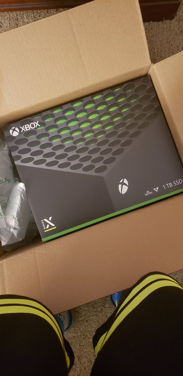 ShawnSt3wART's tweet photo. Been waiting all week for this Xbox series X to arrive. Finally can set it up and play. #MerryChristmas to me🔥 https://t.co/DPD2AmjPDQ