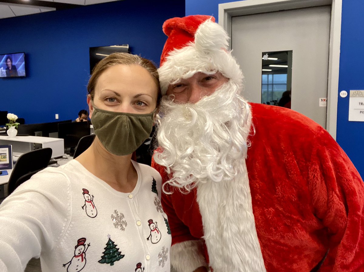There’s no place like the newsroom for the holidays!🎅<a href="/LittleJoeTV/">Joe Little🎥🏀</a> <a href="/nbcsandiego/">NBC 7 San Diego</a>