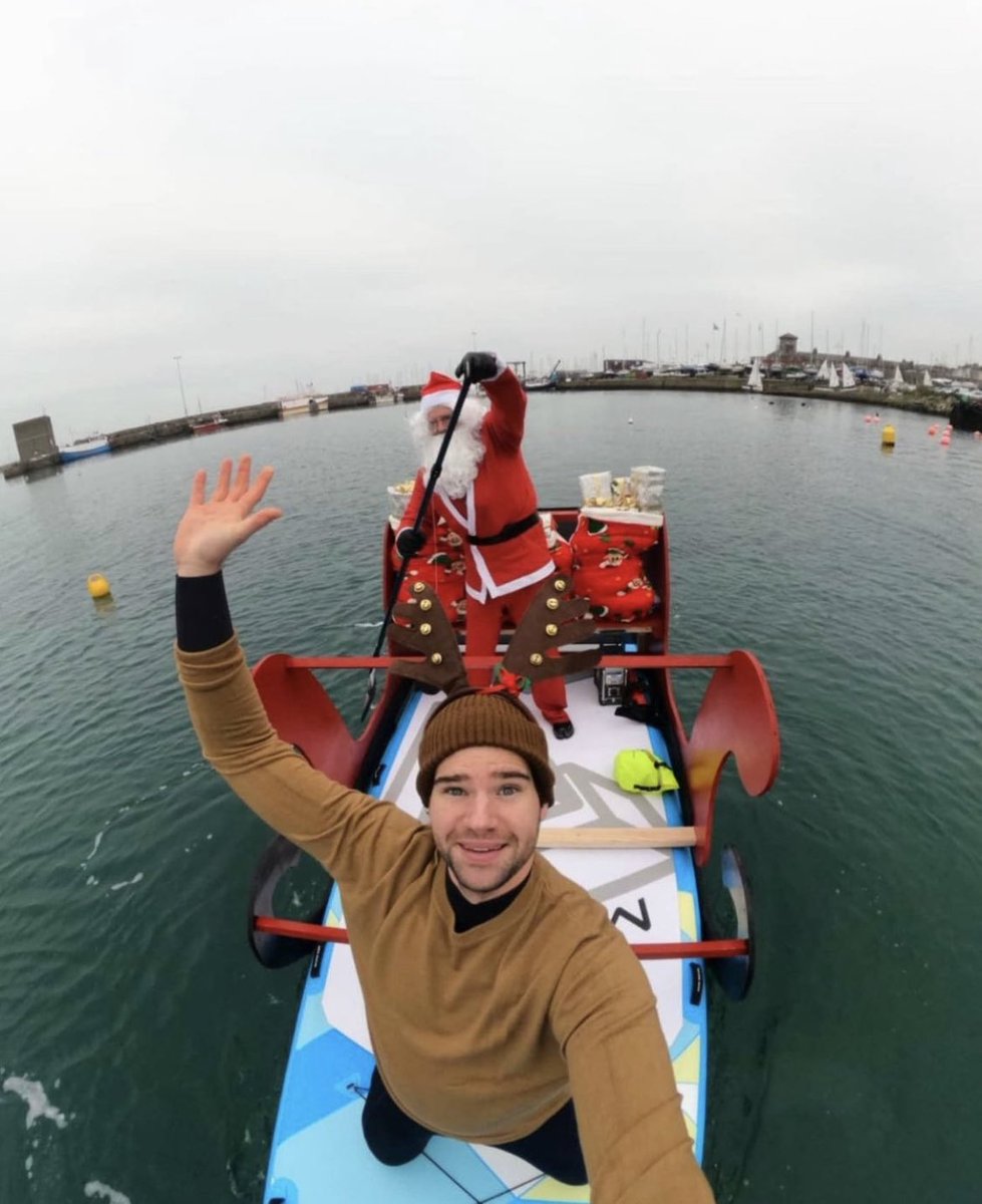 aquamarinasup's tweet photo. SUP santa is off to a busy night of delivering toys for everyone on the nice list 🎅🏻! What’s on your Christmas list this year? #winterSUP #christmaseve #SUP #paddleboarding #santa https://t.co/1eh8G2AOq4