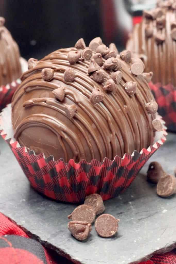 champagnecoconu's tweet photo. Treat yourself with some Hot Fudge Cocoa Bombs with Whiskey!

Read more 👉 https://t.co/SLwaO6jeEY

#Champagneandcoconuts #HotCocoaBomb #HotCocoaMix https://t.co/krktxdNtZd