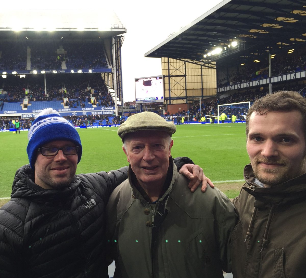 raldo85's tweet photo. Gone but not forgotten Gerry,the spirit of the blues,merry Christmas  xx @Everton https://t.co/VvAGjHLmXb