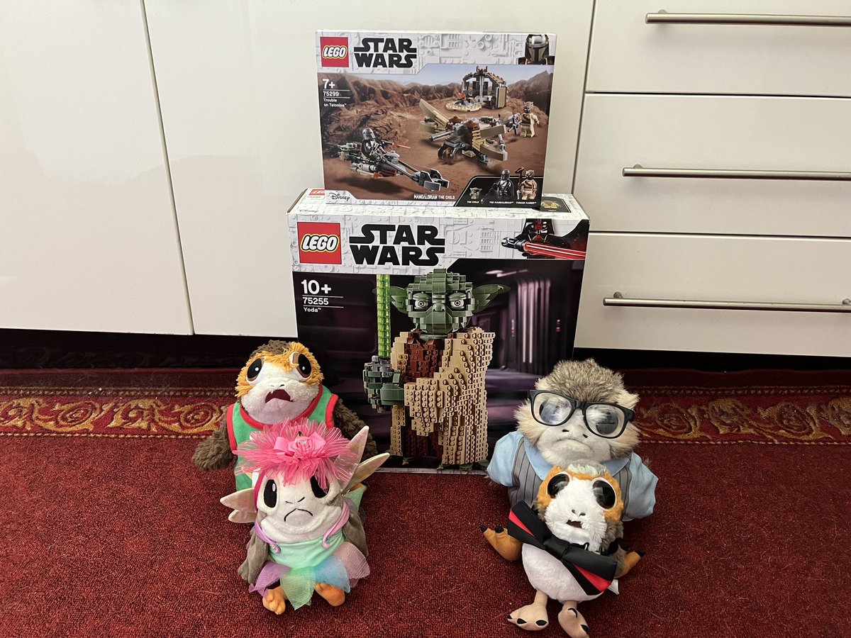 Porgie_Porgkins's tweet photo. Merry Porgmas everyone! We got Lego and Chocolate (which is not pictured here) we hope you all have a good day #porgs #porg #porgnation #porglife #porgsofinstagram https://t.co/MrRBNiVsf9