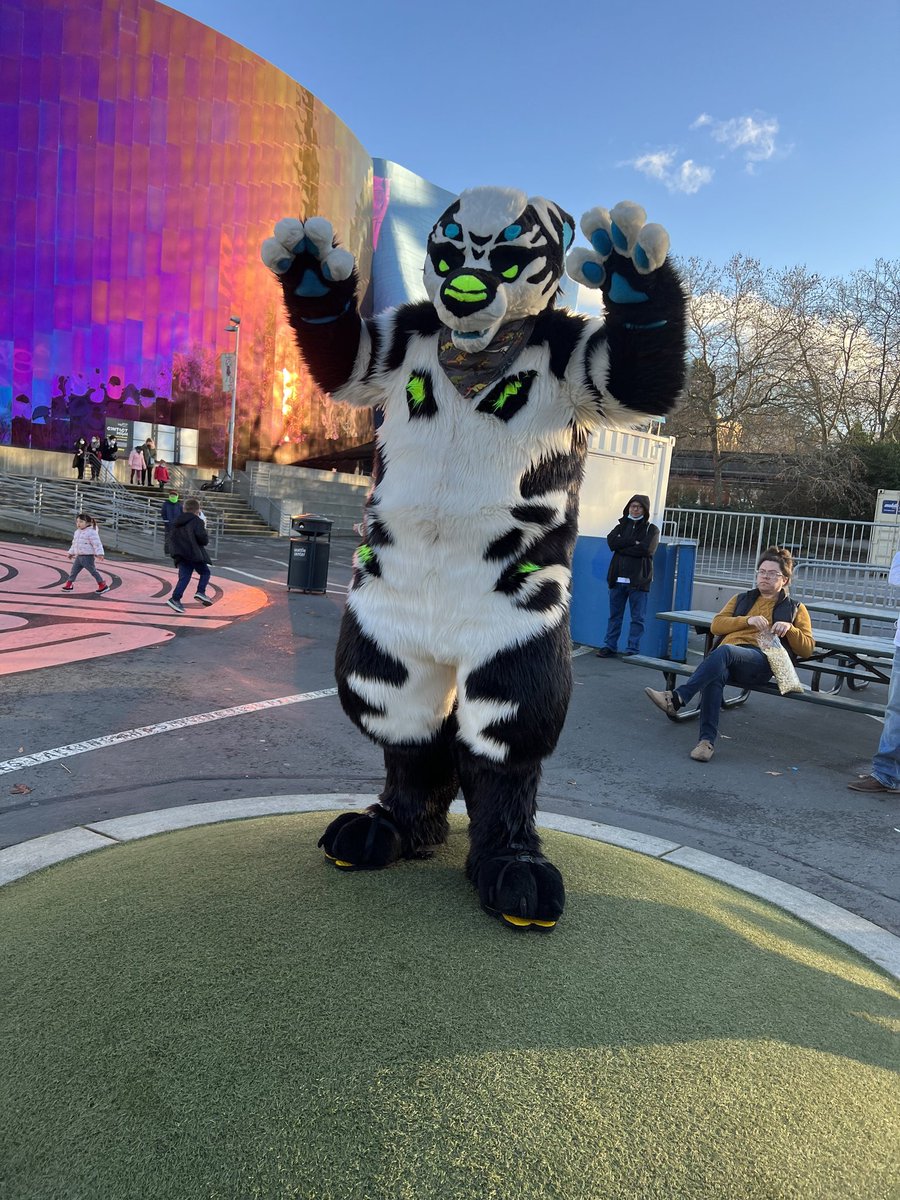 cjrydel's tweet photo. I've had a #FursuitFriday before but this one is special because it was with friends in public! Happy holidays from Oli and pals! #manokit https://t.co/8zbDTPI3HB