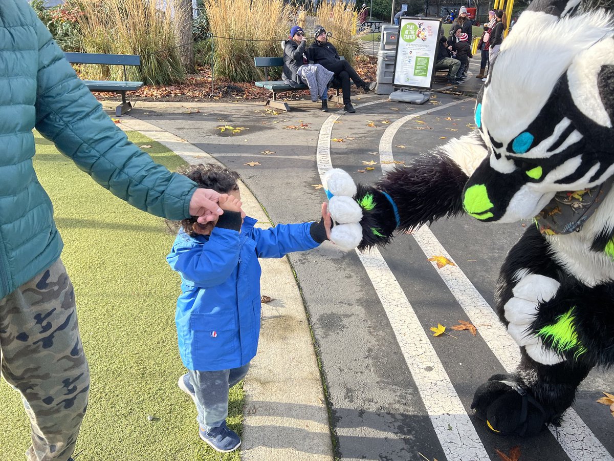 cjrydel's tweet photo. I've had a #FursuitFriday before but this one is special because it was with friends in public! Happy holidays from Oli and pals! #manokit https://t.co/8zbDTPI3HB