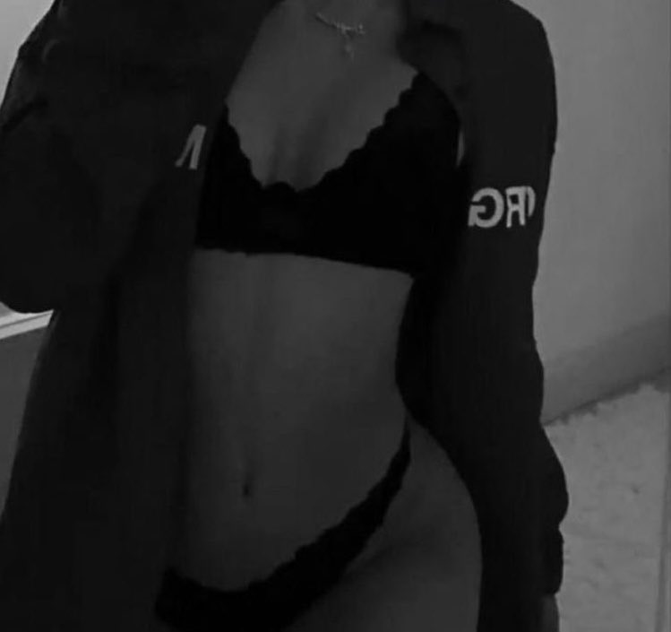 kendall_slutx's tweet photo. merry christmas all you horny men i say that because i’m horny as well 

message me if you want to cum on these tits 🎄 ❤️

#horny #hornygirl #slut #cumslut #submissivewhore #dominateme 
#sex #tits #ass #mymouthneedsdick https://t.co/OpecbZQkIZ