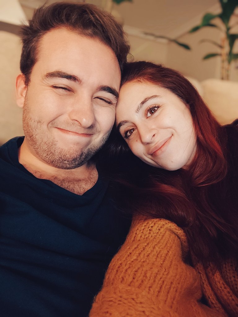 _minutiae_'s tweet photo. Feliz Navidad. Feliz aniversario. Feliz ♥️ https://t.co/GgLmDoBZEG