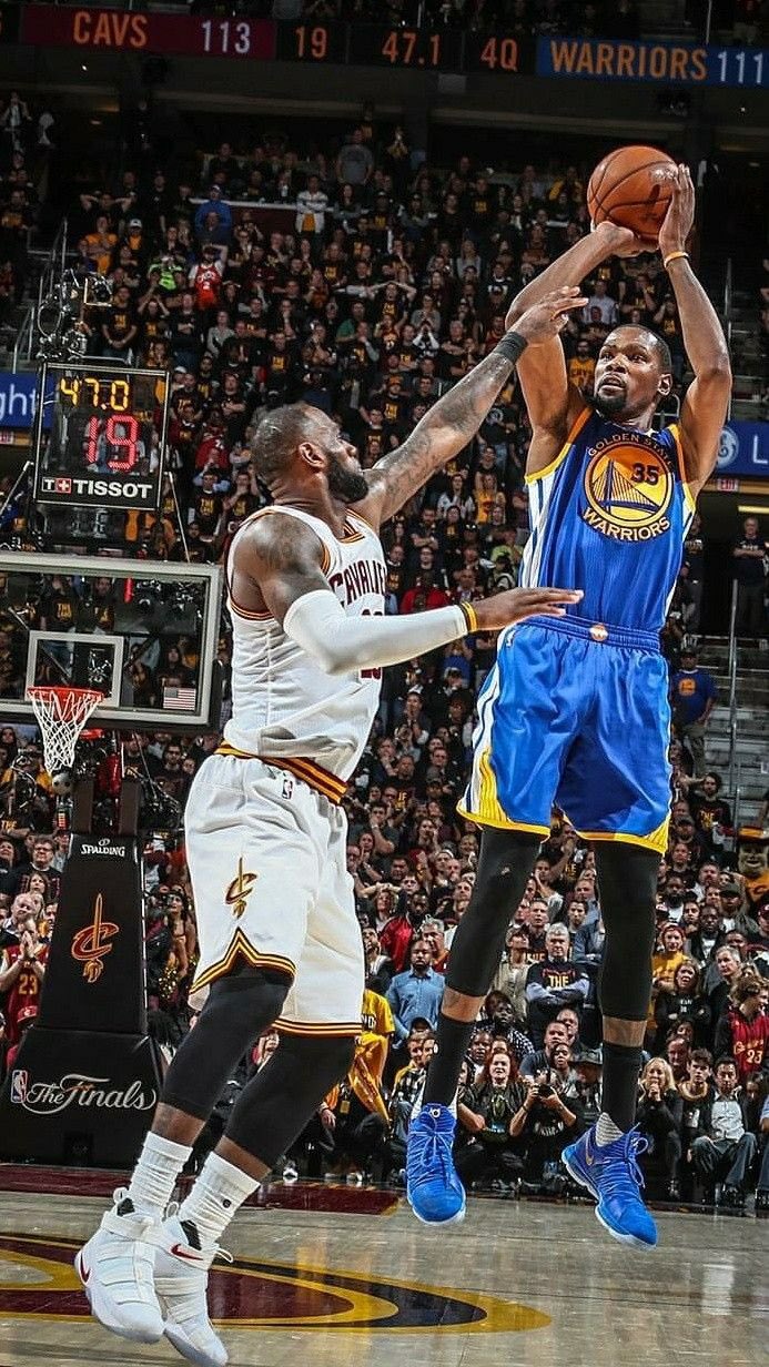 Kd dunking on outlet lebron