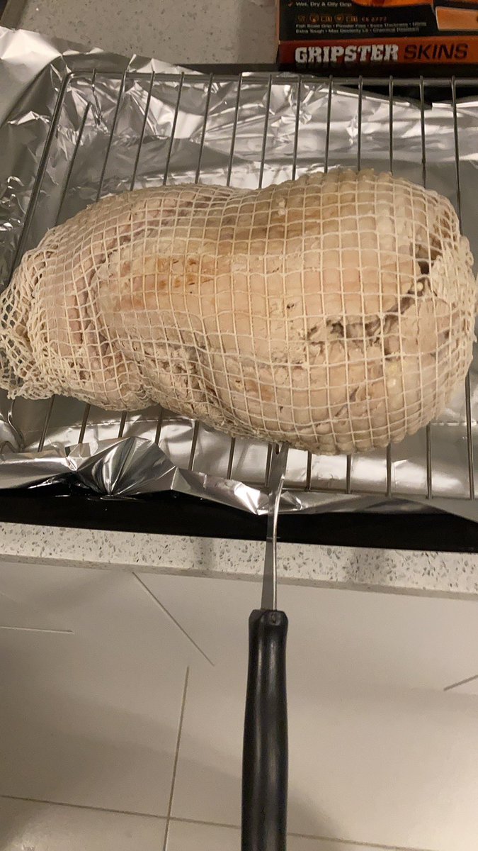 mpower158's tweet image. Potatoes!! My husband had 1 job, just 1. He was to boil the ham. 3.5 hours later I took it out only to find he boiled my boned and rolled turkey 🙈