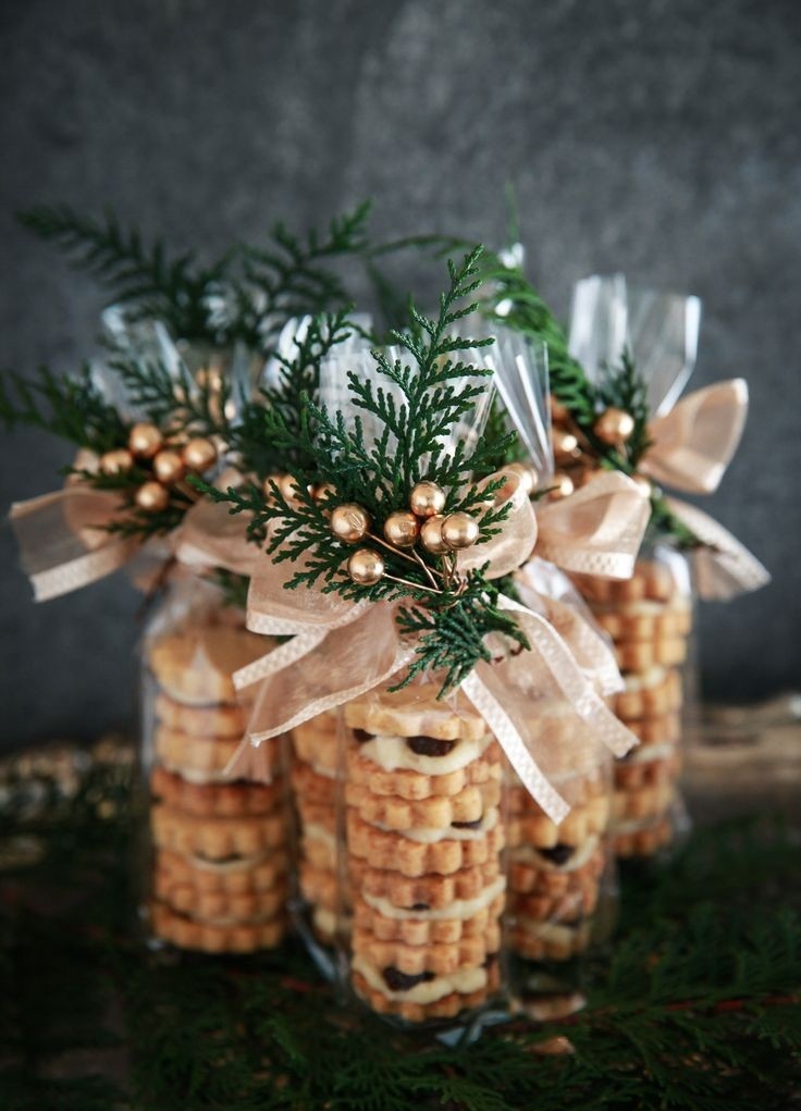 shaodejuin's tweet photo. GOOD MORNING AND MERRY XMAS! Have some sweet cookies for your sweet morning, everyone! ✨🎄💚🥨🍪🎀 https://t.co/F7eBKn529l